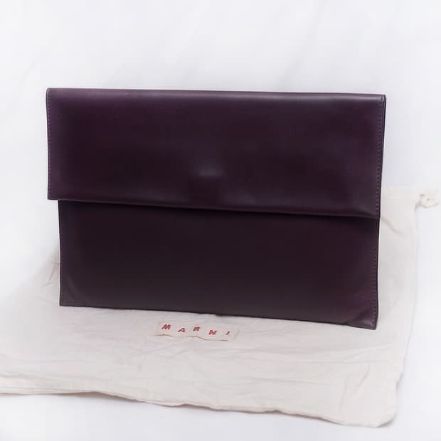 마르니 (MARNI) 버건디 나파레더 카프스킨 플랩 클러치백