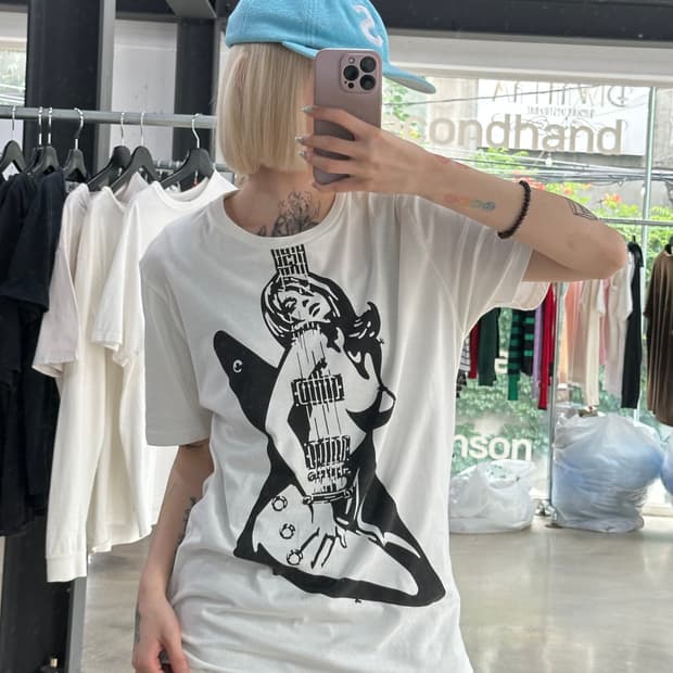 히스테릭 글래머 기타걸 그래픽 반팔 티셔츠