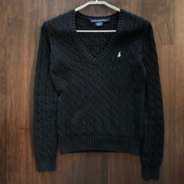 랄프로렌 스포츠 딥브이넥 꽈배기 니트