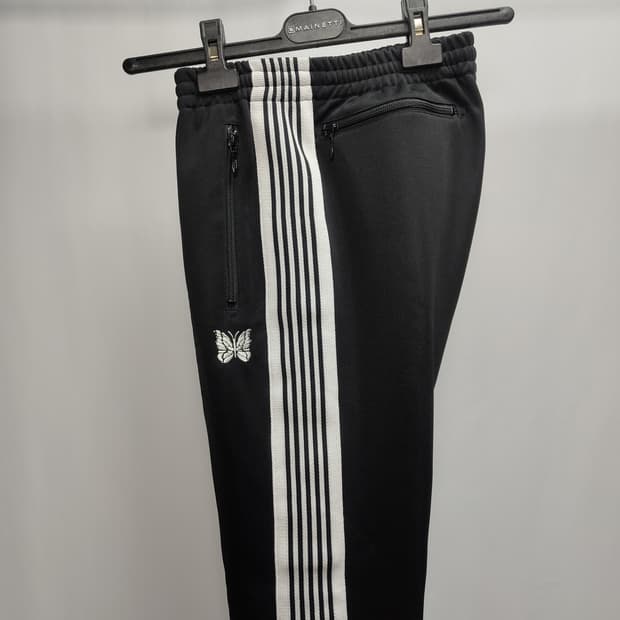 니들스 트랙팬츠 네로우핏 검흰 s사이즈