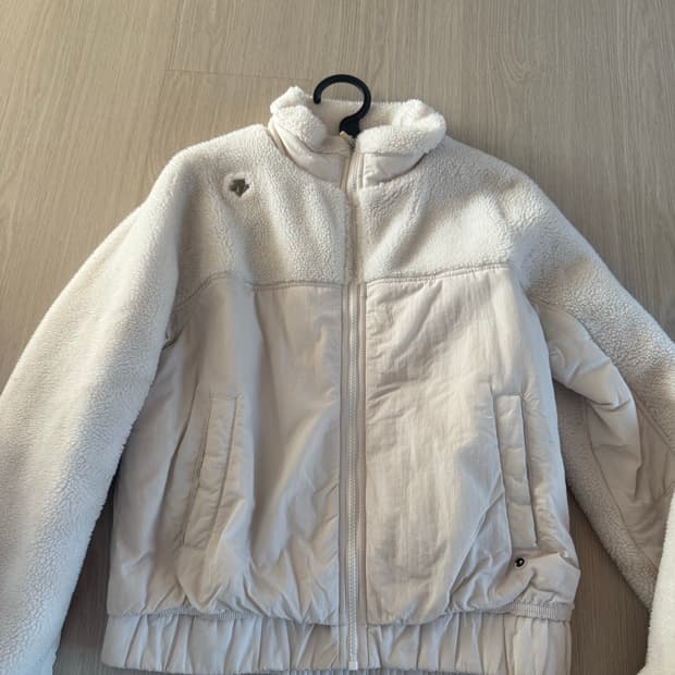 데상트 플리스 점퍼