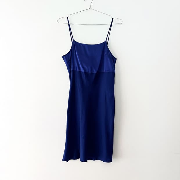 Glossy slip sleeveless / blue