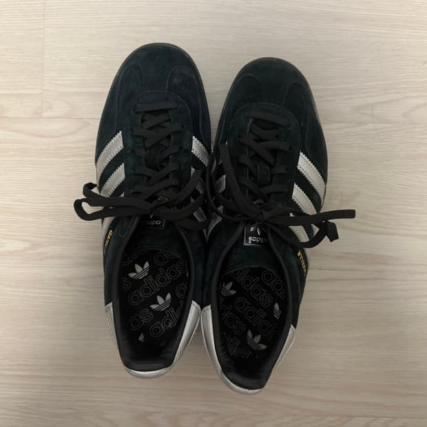 아디다스 가젤 인도어 코어 블랙 매트 실버 235