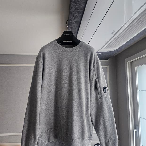 [거의 새것] CP컴퍼니 맨투맨 긴팔 티셔츠 XL