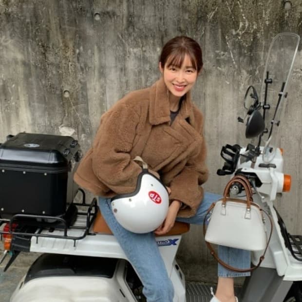 프론트로우 울 블랜드 크롭 시어링 자켓