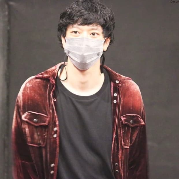 [강동원님 착용] 생로랑 20AW 벨벳 셔츠