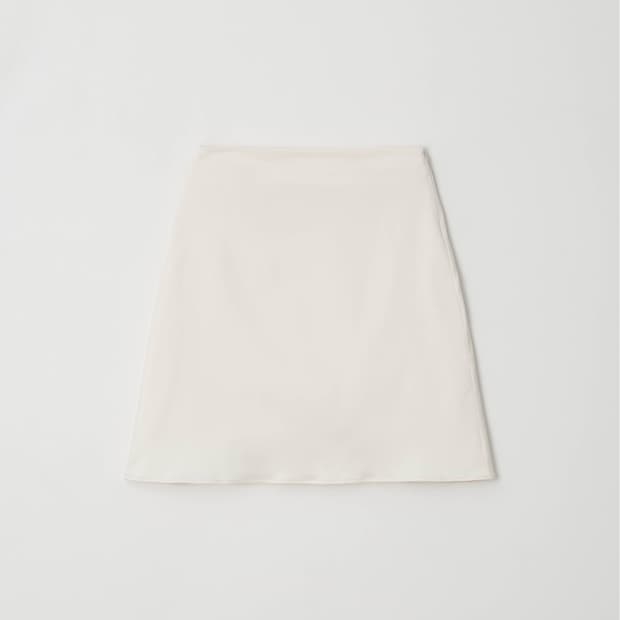 레터앤 새틴 미디 스커트 아이보리