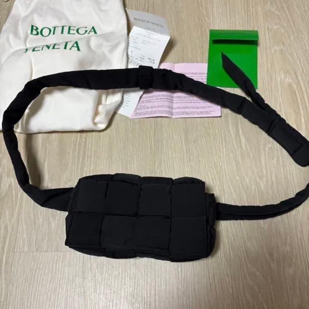 보테가 베네타 패딩 카세트 벨트백