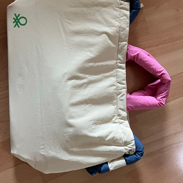 베네통 크로스 토트 패딩 가방