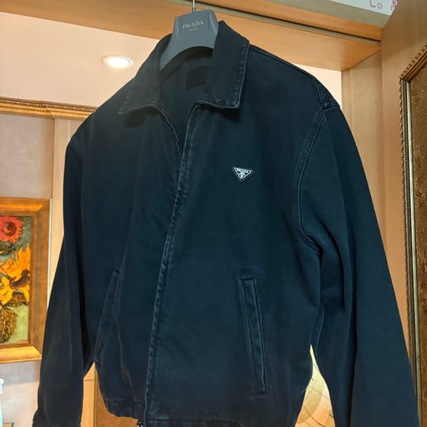 프라다 데님 자켓 옵시디언 L 사이즈 팝니다.
