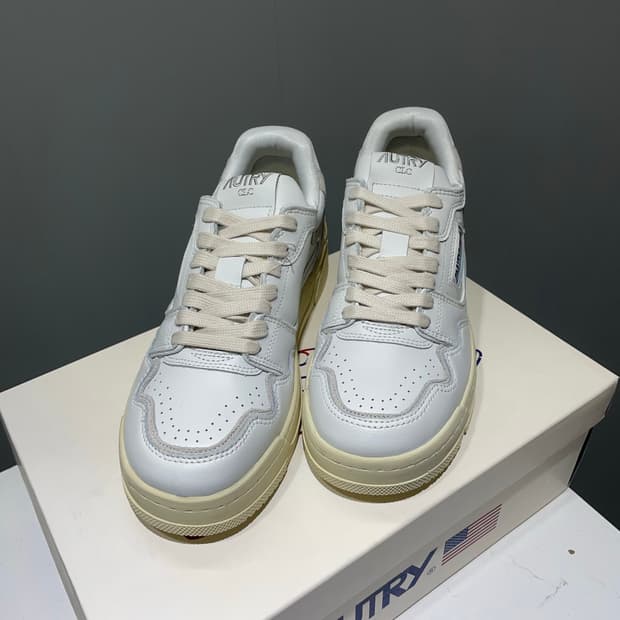 (정품/새상품) 오트리 남성 화이트 CLC 레더 스니커즈