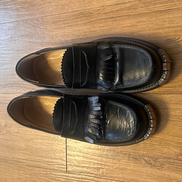 아워레가시 스틸토 블랙 레더 태슬 로퍼 42