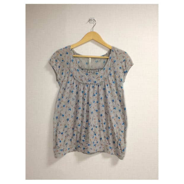 스나오 쿠와하라 그레이 플로럴 탑