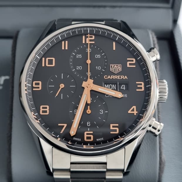 태그호이어 구형 까레라 크로노그래프 엘레강스 43mm CV2A1AB