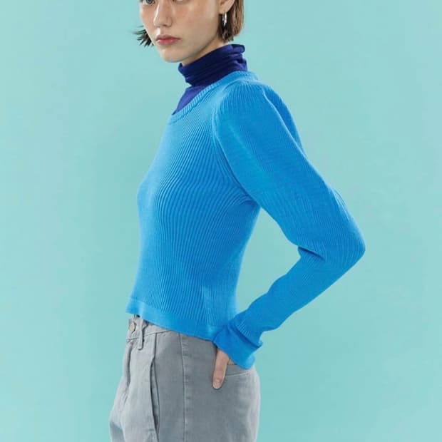 아위 ahwe 시그니처 블루 니트