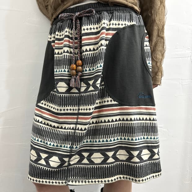 voge vore pattern skirt