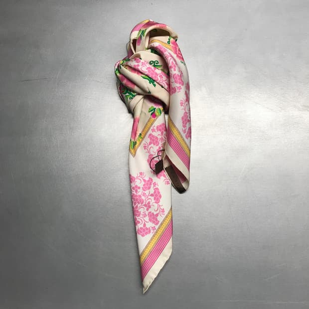 로에베 실크 스카프