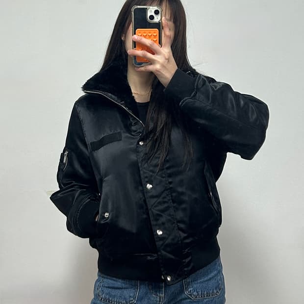 갭 퍼 칼라 배색 사틴 항공 점퍼 블랙