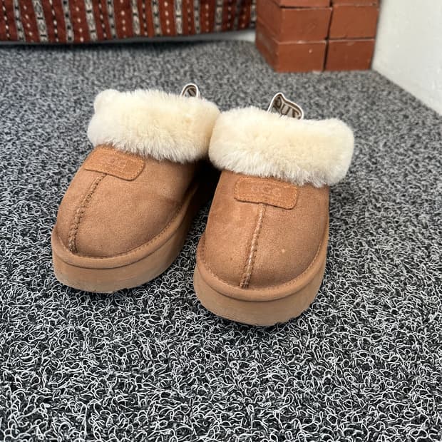 UGG 어그 코케트 슬리퍼 235