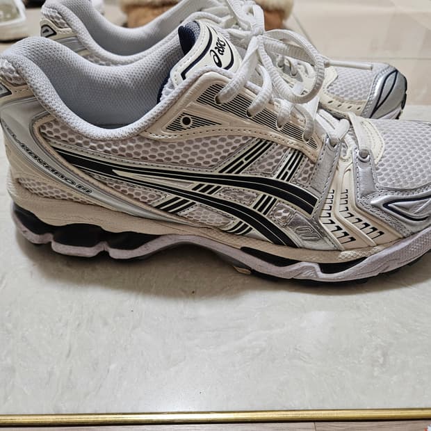 아식스 젤카야노 14 화이트 미드나잇 260mm 팝니다