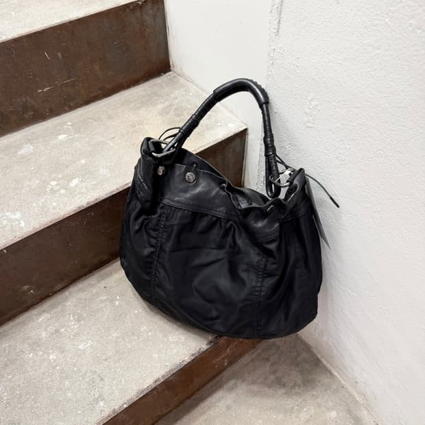 프라다 블랙 나일론 레더 호보백