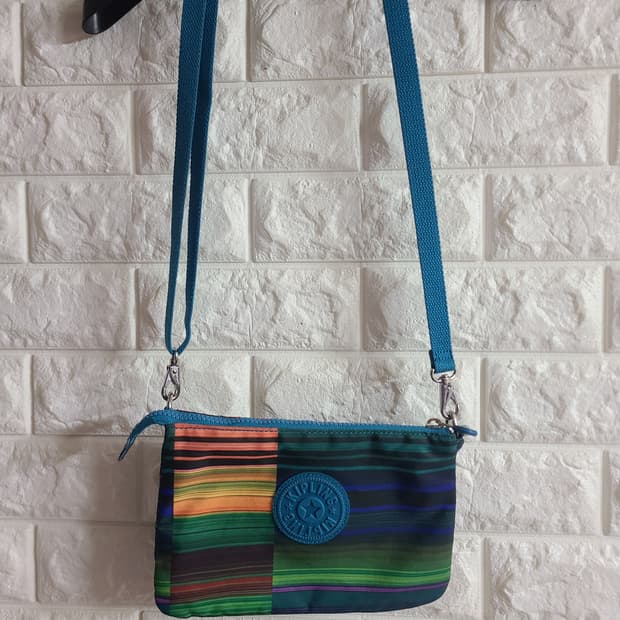 키플링 스트라이프 크로스백