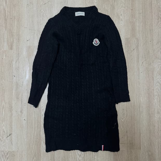 몽클레어 여성 와펜 꽈배기 롱 니트 S/90 