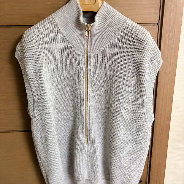 캐피탈 니트 베스트