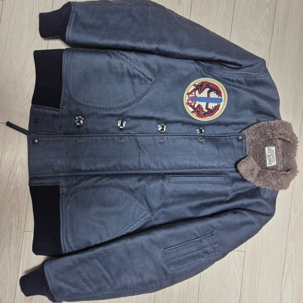 페로우즈 덱자켓 판매합니다.