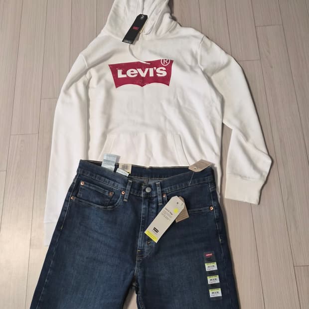새상품리바이스(Levi's) 브랜드의 레드 배트윙  화이트 후드