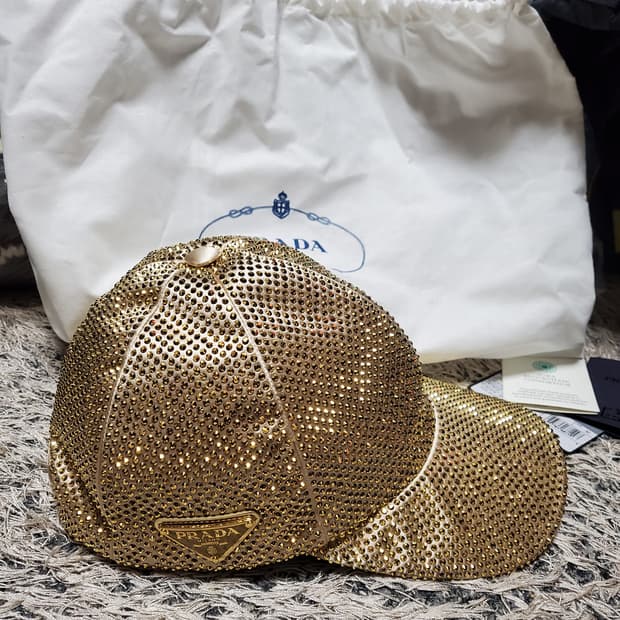 새상품 공용 프라다 크리스탈 볼캡 