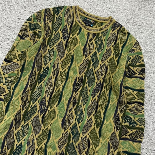 [100] 쿠지 케이블 니트