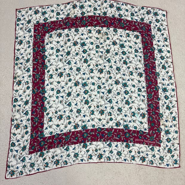 피에르 발망 정품 플로랄 빈티지 스카프