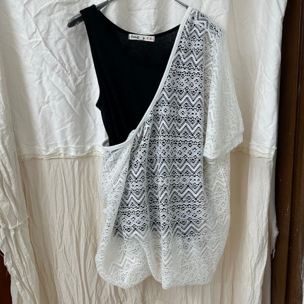 cutie blonde sleeveless+lace