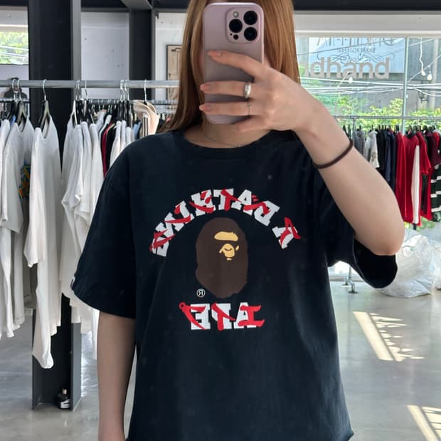 베이프 가타카나 컬리지 컷아웃반팔티