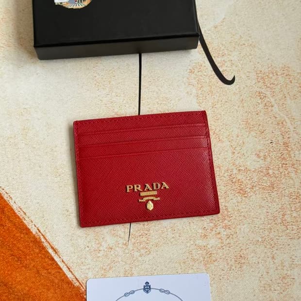 프라다 사피아노 레더 트라이앵글 로고 카드 지갑
