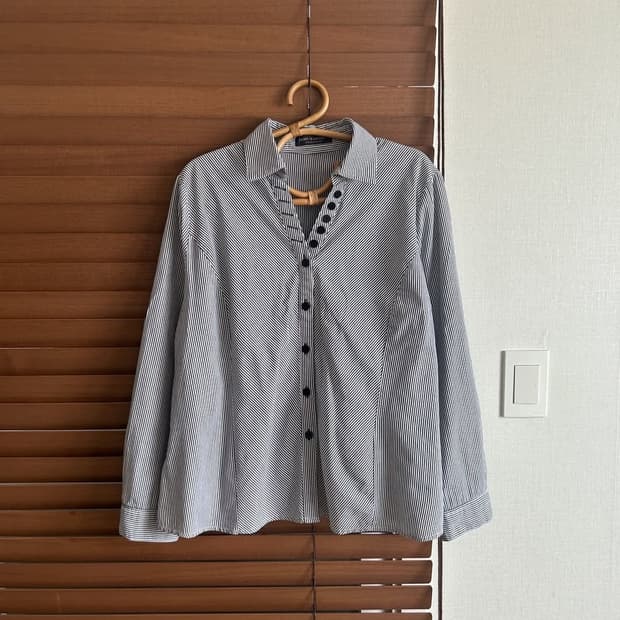 neck-point shirt