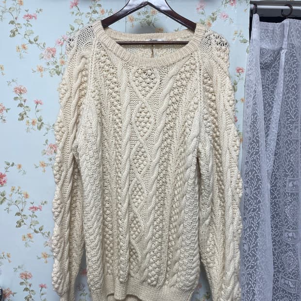 아이보리 꽈배기 니트