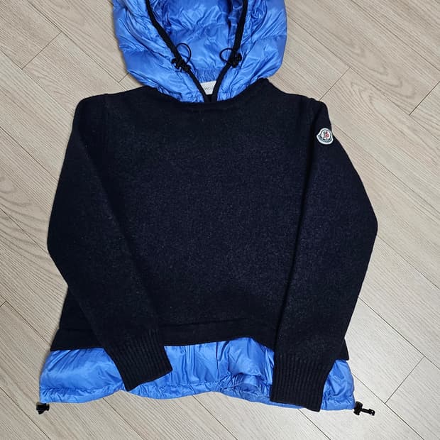 [B] 몽클레어 정품 울 티셔츠