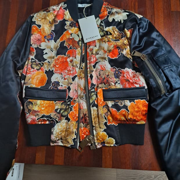 풀구성 새상품) 정가 650 지방시 실크 봄버 자켓