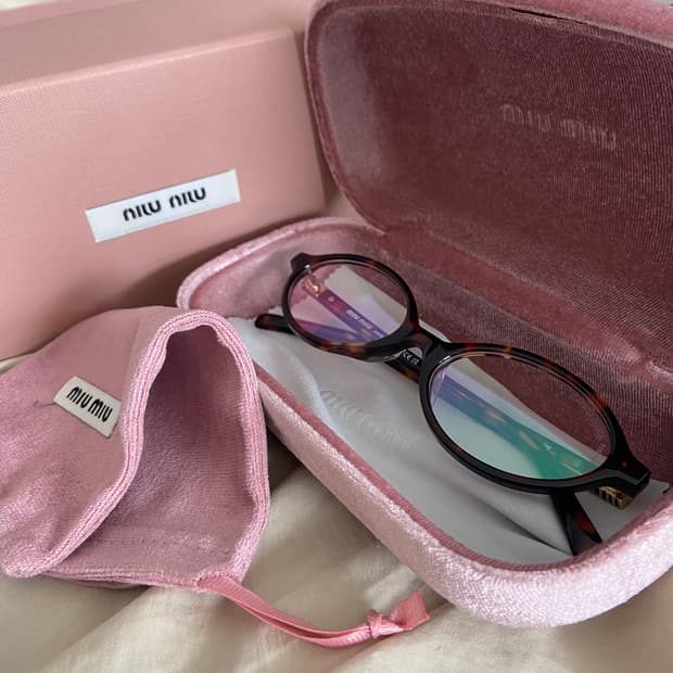 [정품] 미우미우 라운드 안경테 토티스 골드 로고 풀박스