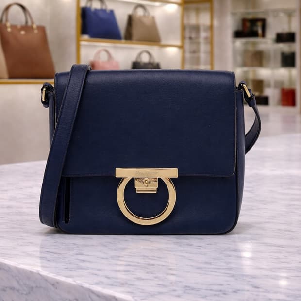 [A급] 페라가모 락 플랩 크로스백 판매합니다!!!