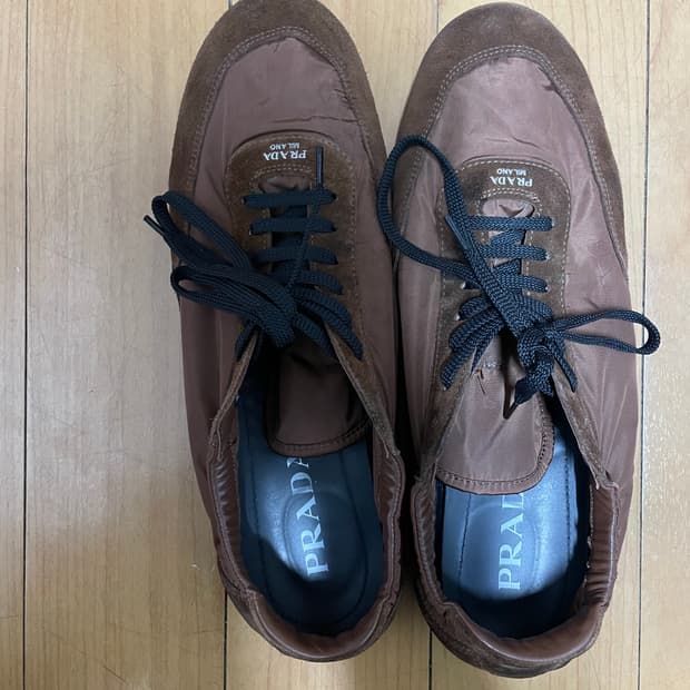 프라다 리나일론 스웨이드 엘라스틱 스니커즈 판매합니다