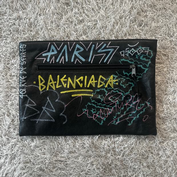 뎀나 발렌시아가 파우치 