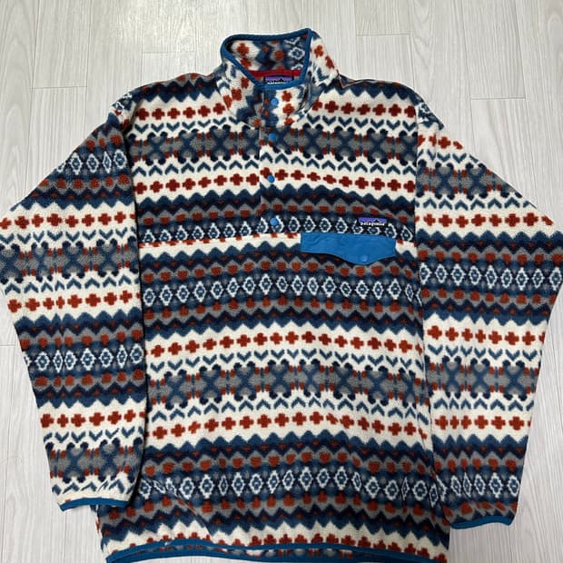 파타고니아 신칠라 아즈텍 L사이즈 15fw판매합니다