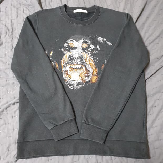 지방시 로트와일러 맨투맨