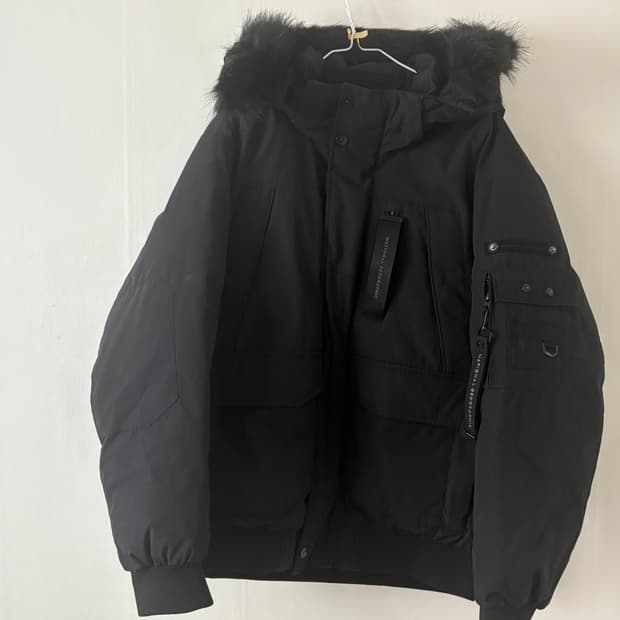 내셔널 지오그래픽 타루가 패딩 A급 팝니다 네고가능 급처해요