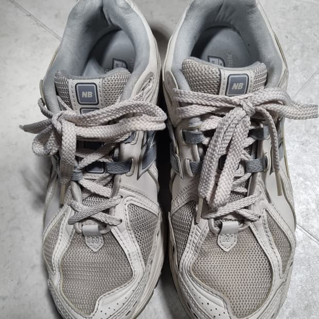 뉴발란스 1906R 스니커즈 