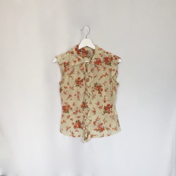 672. trumpet flower sleeveless shirt