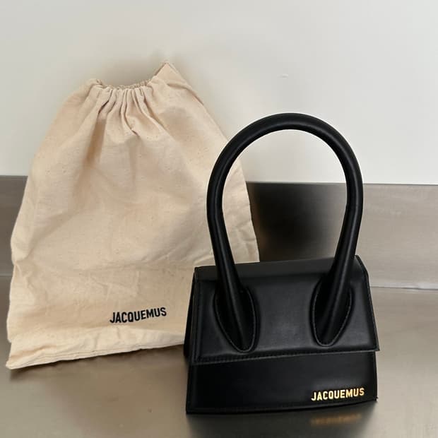 자크뮈스 르키치토 블랙